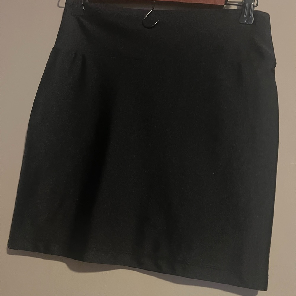 Color black - Picture 3 of 3